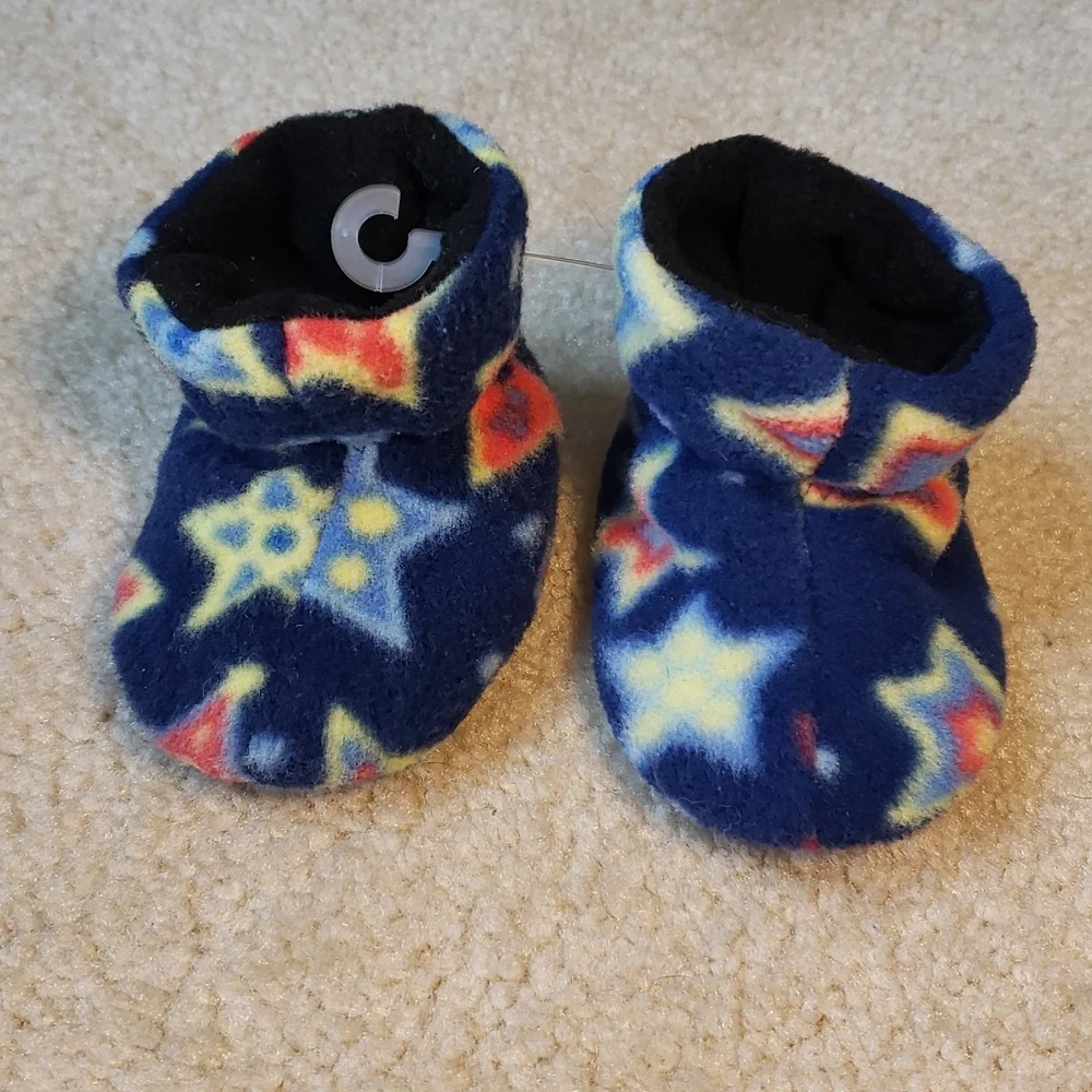Acorn NWOT Easy Fleece Bootie Sz 0-6M